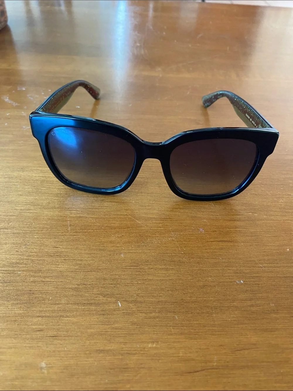 Gucci sunglasses. Stunning. GG0034SN…. 002.    54 20 140. Great condition!!!